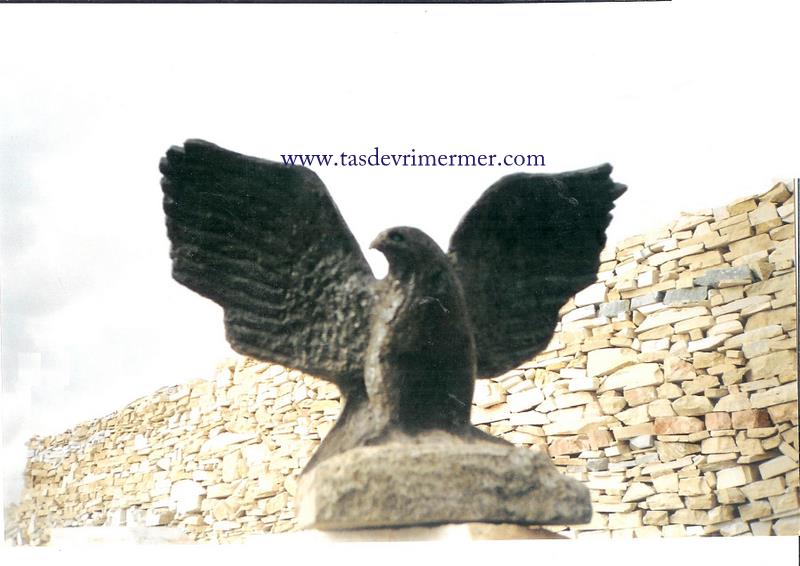 MermerKartal  Heykeli